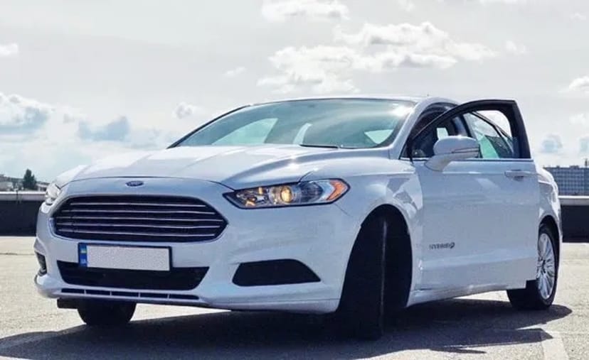368 Ford Fusion білий авто на весілля замовити в Києві