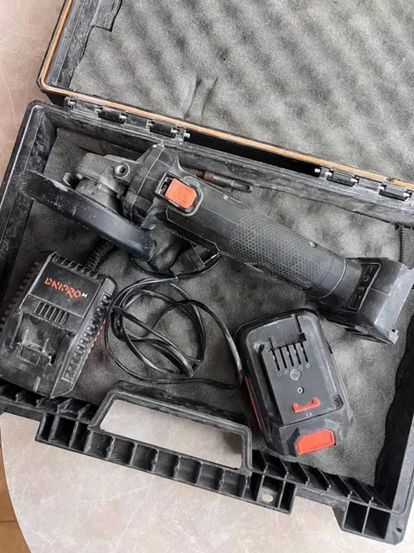 Акумуляторна болгарка у користування