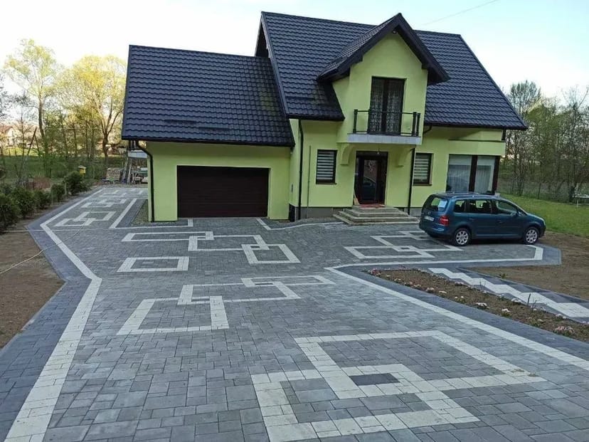 Укладання бруківки . Демонтаж . Бруківка