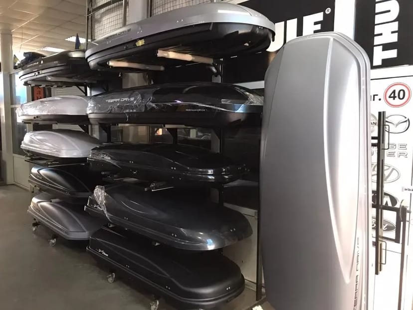 Багажники та автобокси.