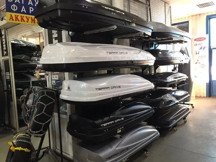 Багажники та автобокси.