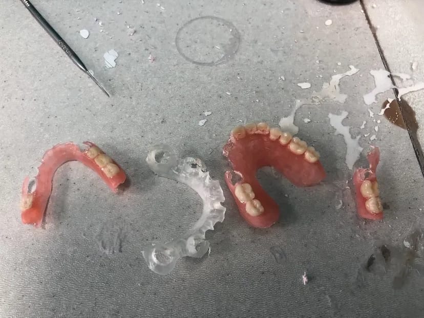 Пресовка-інжекція нейлонових протезів високої якості