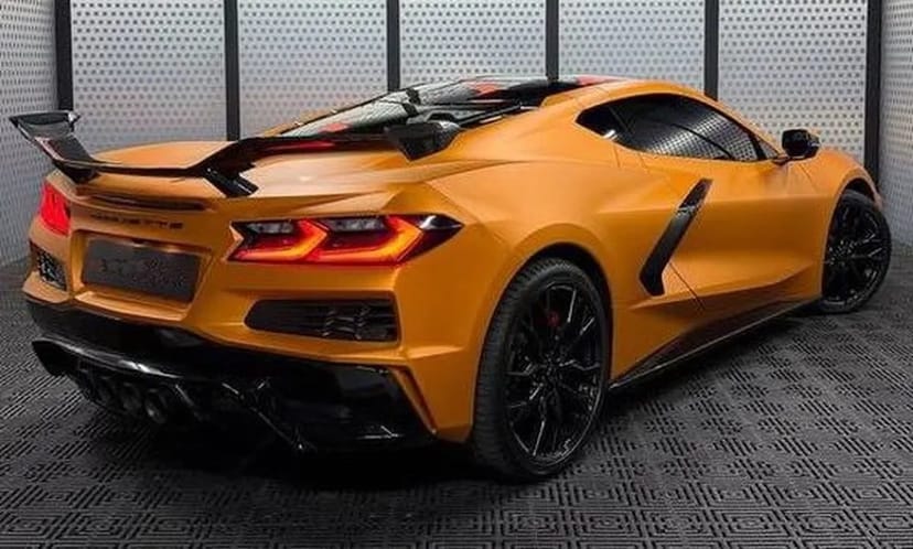125 Спорткар на фотосесію Chevrolet Corvette Chevrolet C8 помаранчовий