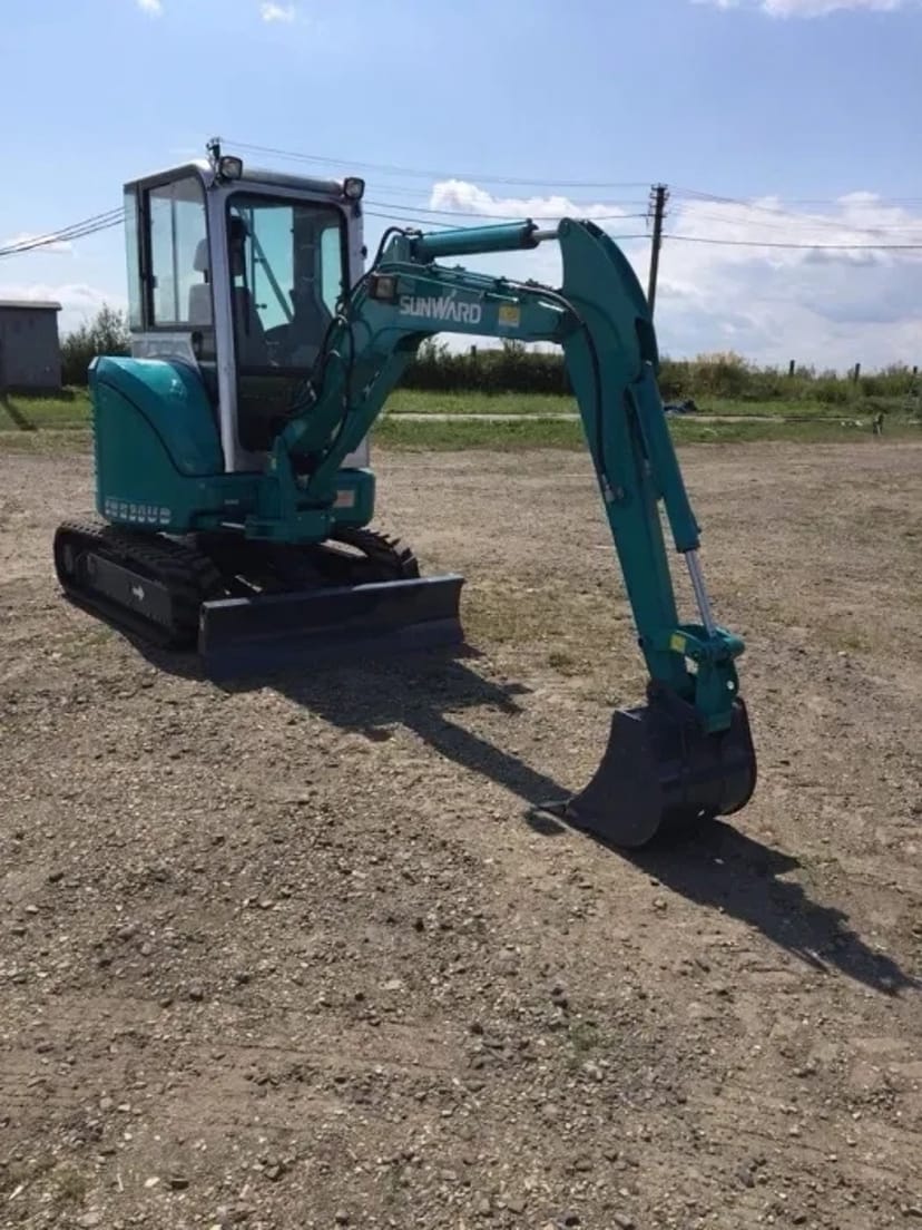 Міні екскаватор Sunward SWE35UF