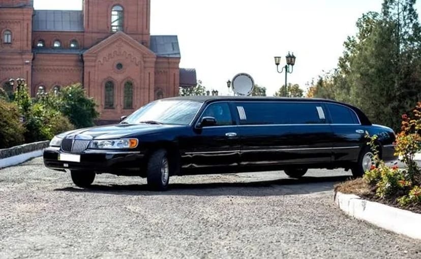 049 Лімузин Lincoln Town Car 120 чорний
