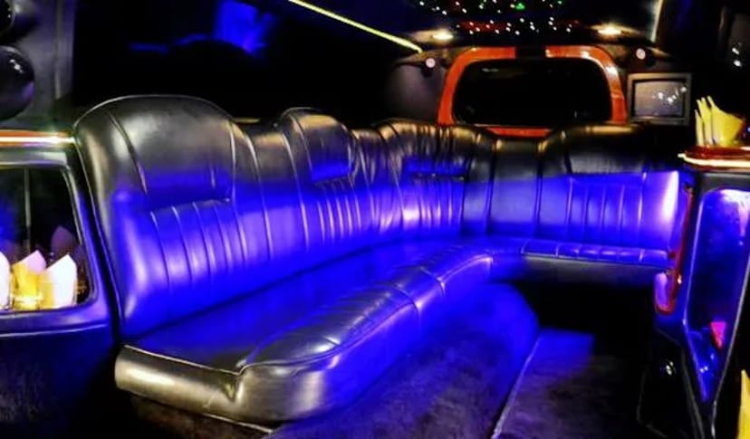 049 Лімузин Lincoln Town Car 120 чорний