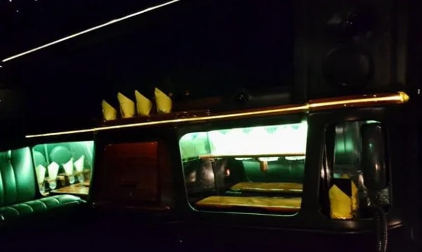 049 Лімузин Lincoln Town Car 120 чорний