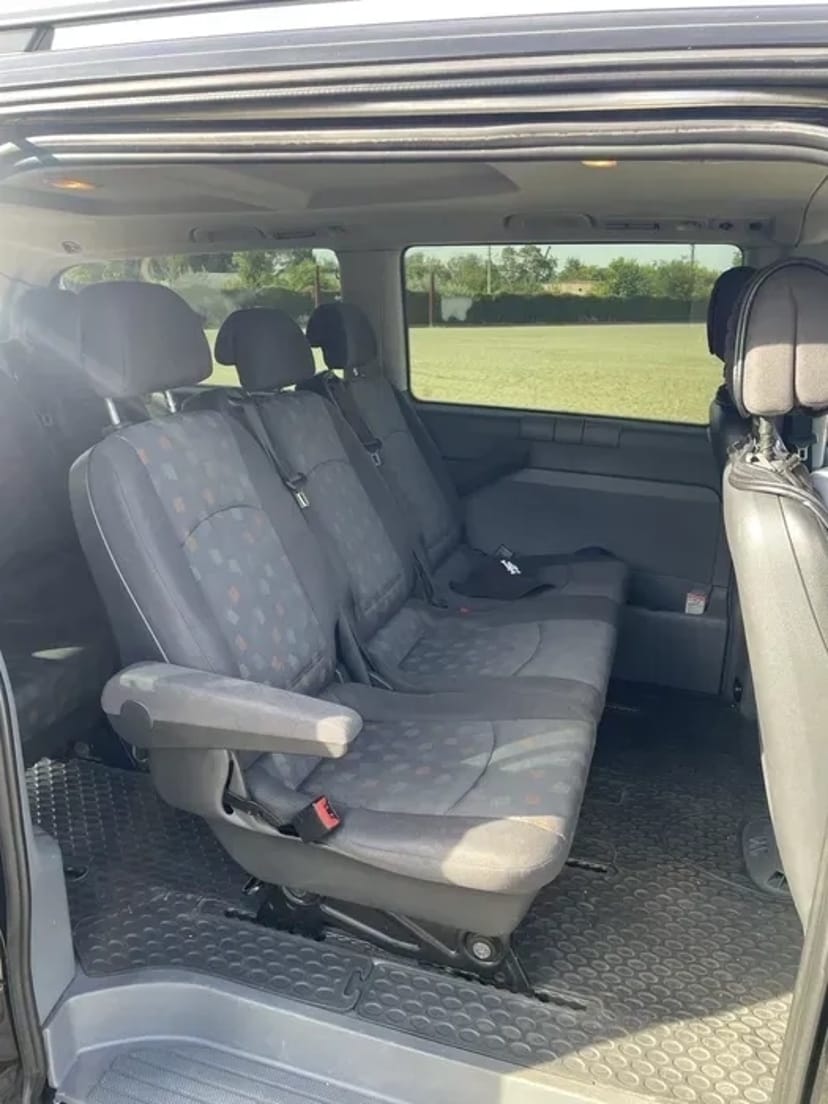 Пропонуємо трансфер таксі на автомобілях Mercedes Vito