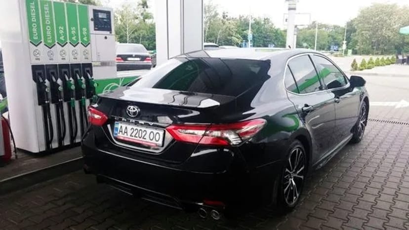 149 Toyota Camry V70 чорна авто на весілля
