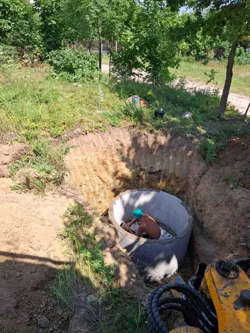 Септик із бетонних кілець. Каналізація.Вигрібна яма