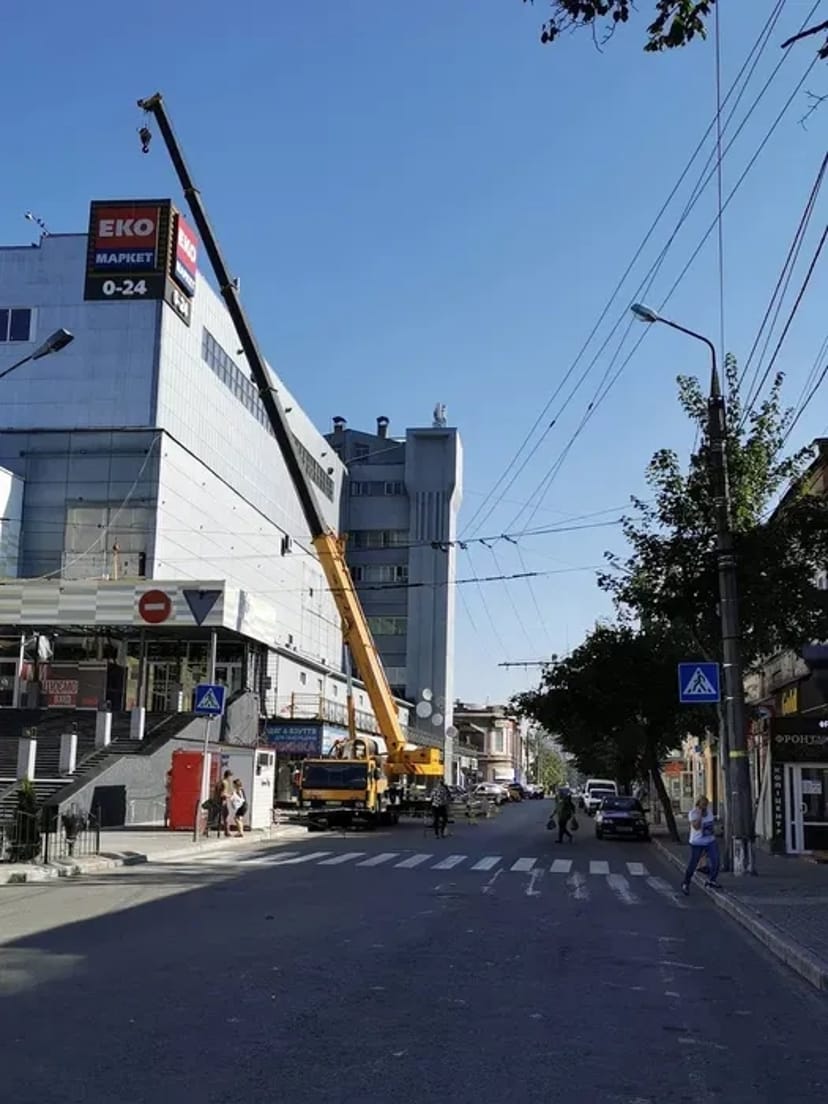 Автокран 25 – 50 т. Довжина стріли 21.7м – 60м.
