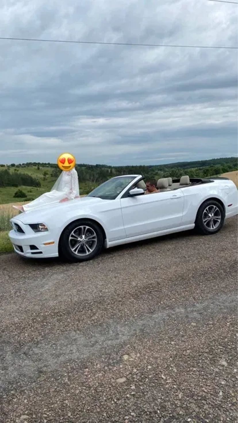 Авто з водієм Mustang для весіль та фотосесій