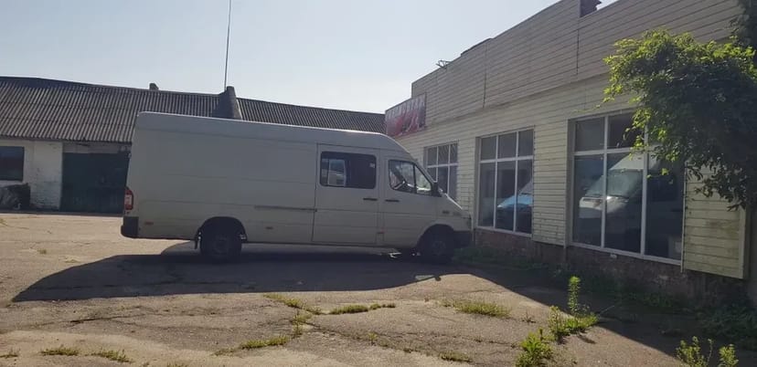 Надійне Грузове Таксі та Вантажні Перевезення: Допомога з Переїздом та Занесенням Речей!