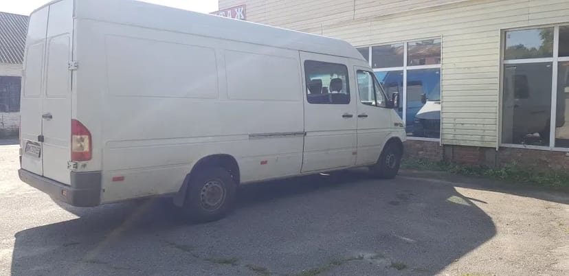 Надійне Грузове Таксі та Вантажні Перевезення: Допомога з Переїздом та Занесенням Речей!