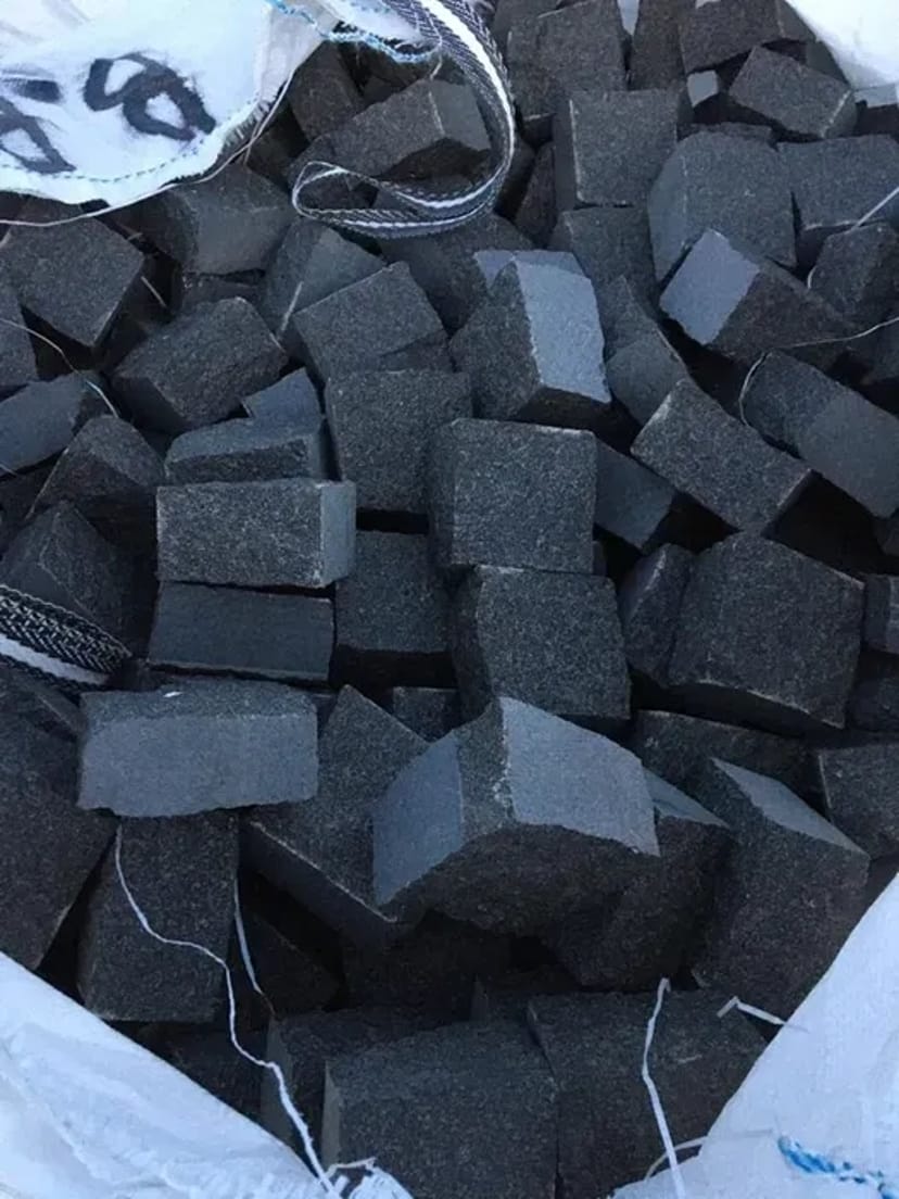 Виготовлення гранітної бруківки та гранітної плитки високої якості