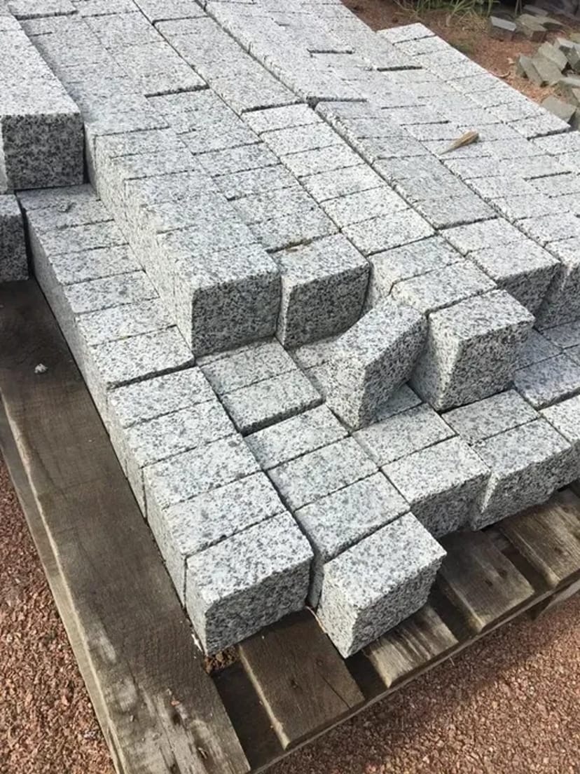 Виготовлення гранітної бруківки та гранітної плитки високої якості