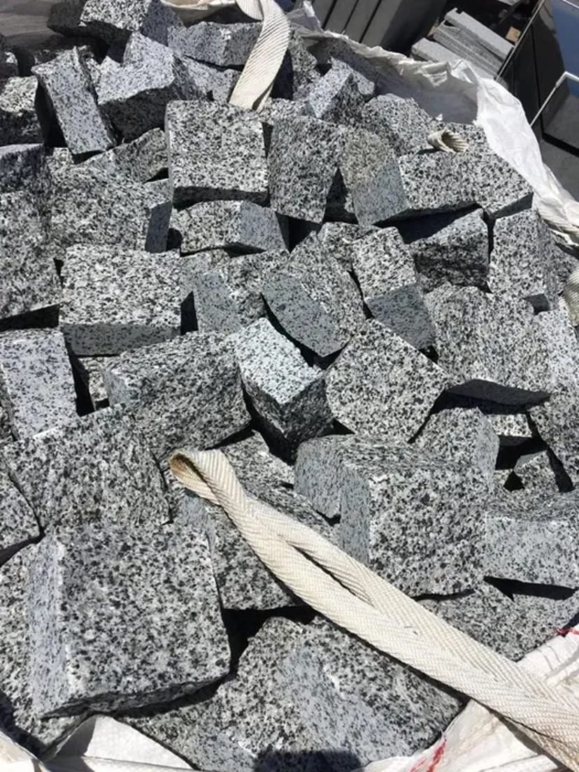 Виготовлення гранітної бруківки та гранітної плитки високої якості