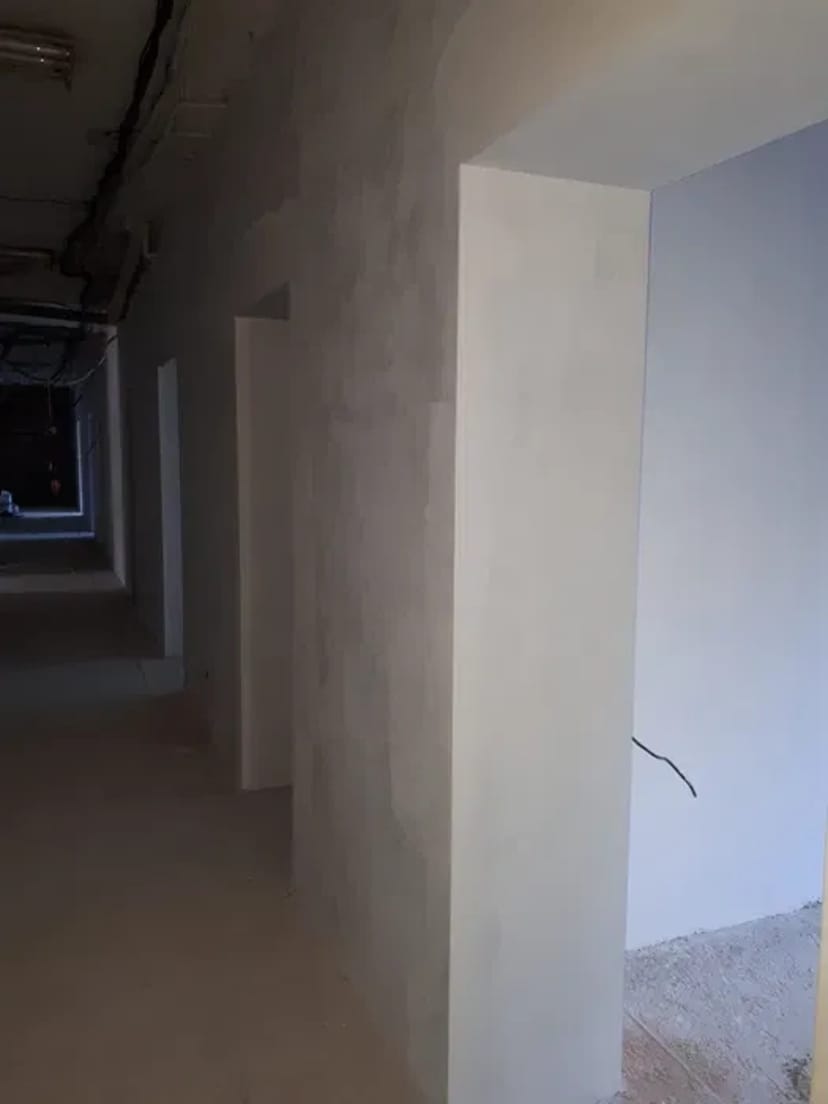 Машинна штукатурка в Харкові: ідеальні стіни під шпалери та фарбування з гарантією 10 років