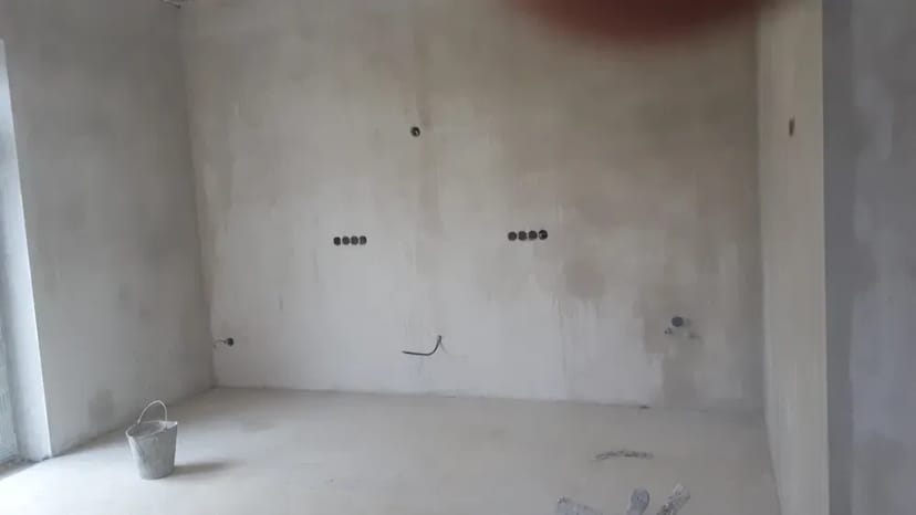 Машинна штукатурка в Харкові: ідеальні стіни під шпалери та фарбування з гарантією 10 років