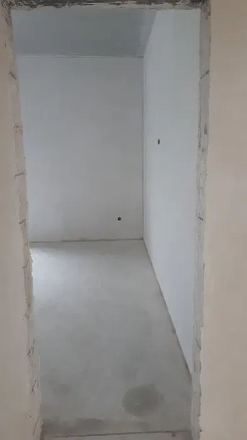 Машинна штукатурка в Харкові: ідеальні стіни під шпалери та фарбування з гарантією 10 років