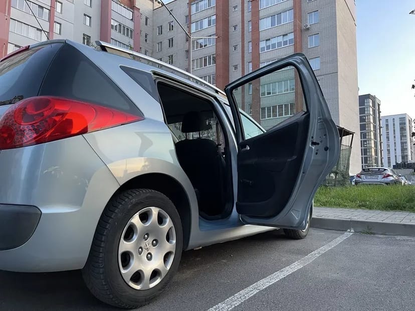 Автомобіль Peugeot 2011 , 1.6 бензин