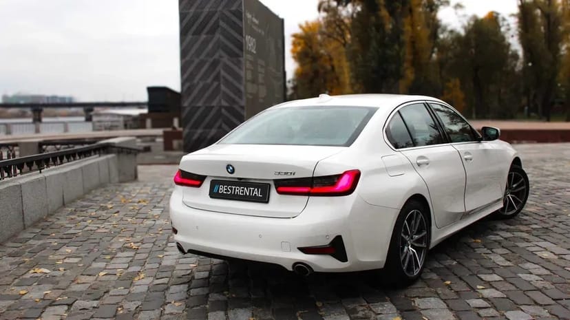 BMW 330 White легкове авто