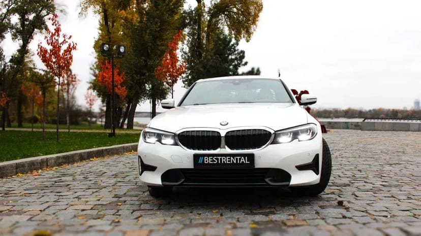 BMW 330 White легкове авто