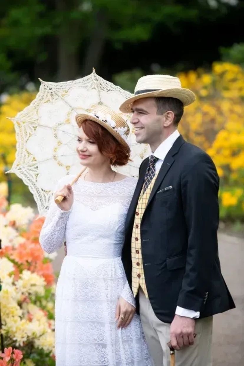 Сукні та чоловічі костюми вінтаж