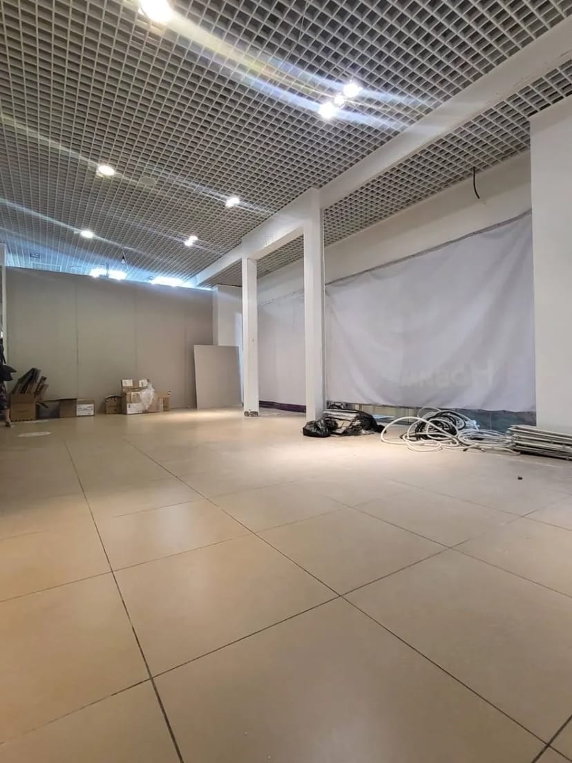 Приміщення 81 м2 в ТЦ Лівобережний