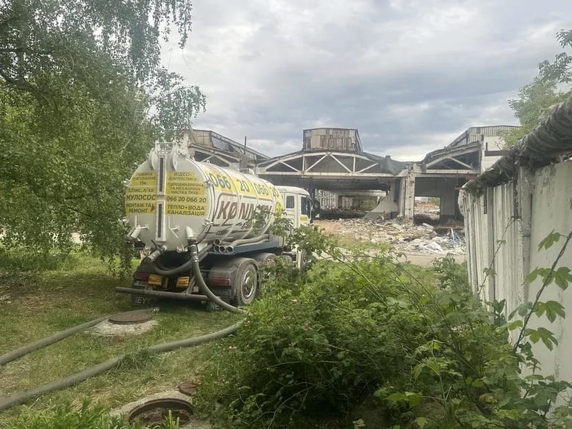 Чистка труб каналізаці обладнанням.Дім, квартира, бізнес.Сантехпослуги