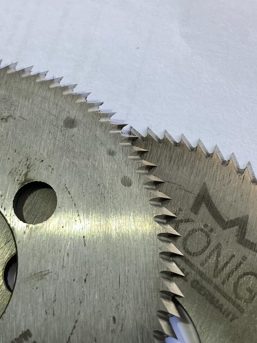 Заточка HSS пил для порізки металу. Нарізка нових зубів.
