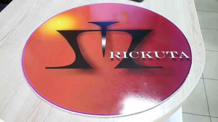 Таблички з логотипом, назвою. Таблички з логотипом, назвою.