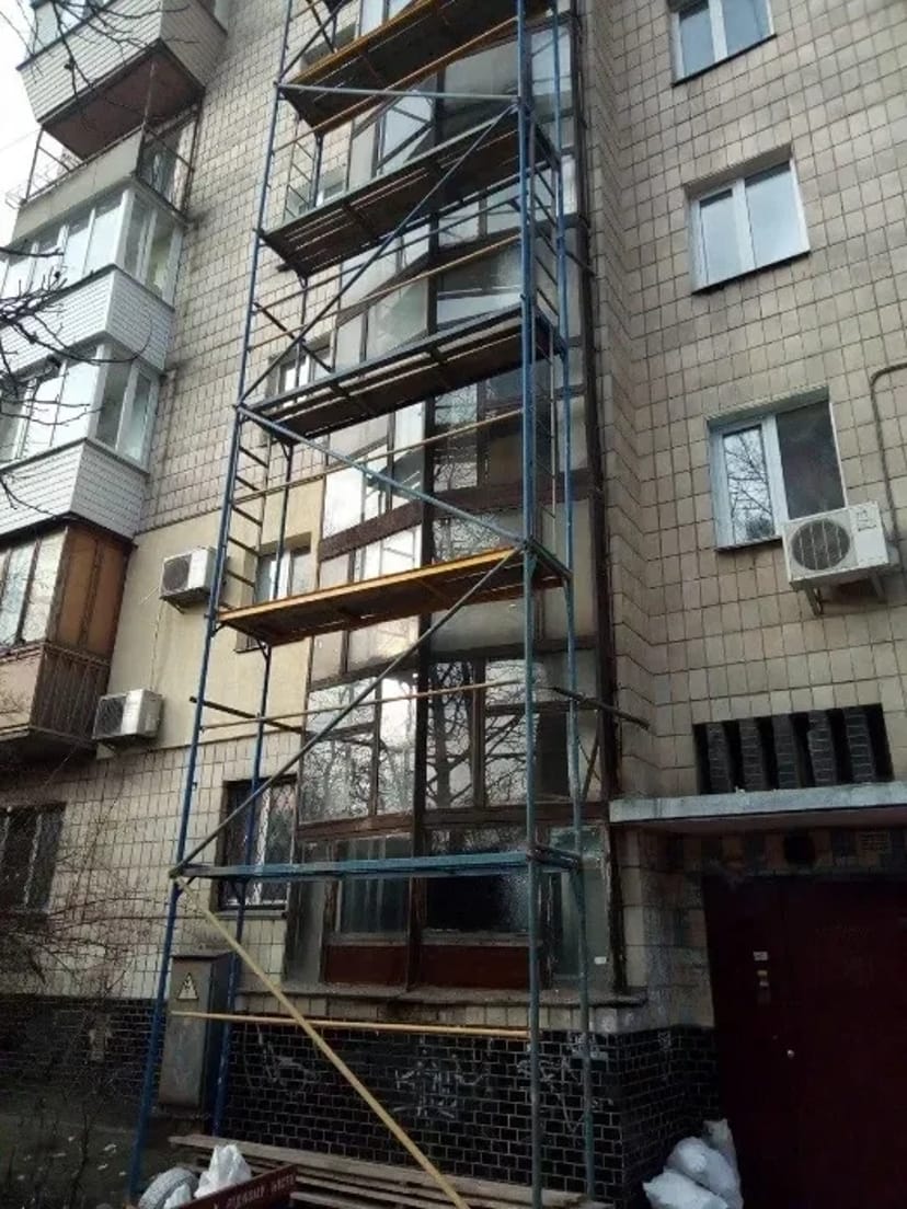 Будівельні риштування.
