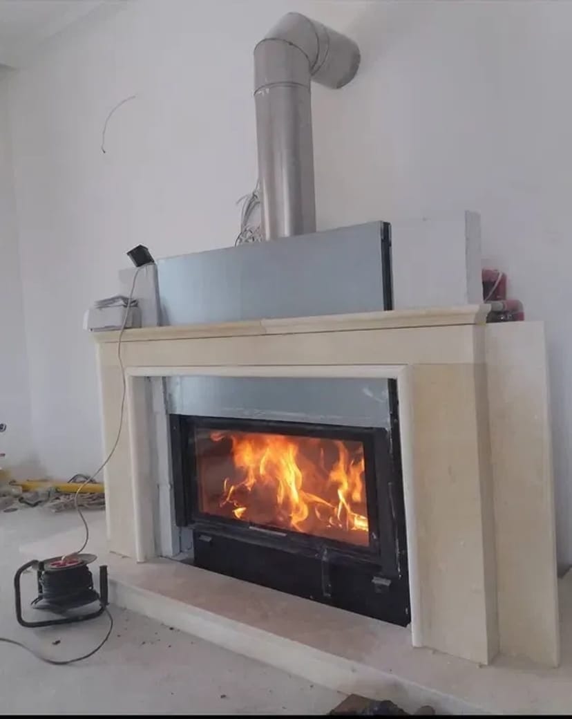 Монтаж камінів з водяним контуром