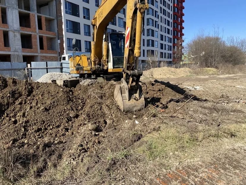 Повноповоротний ескаватор