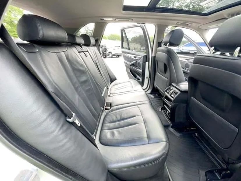 264 Позашляховик на весілля BMW X5 білий з водієм