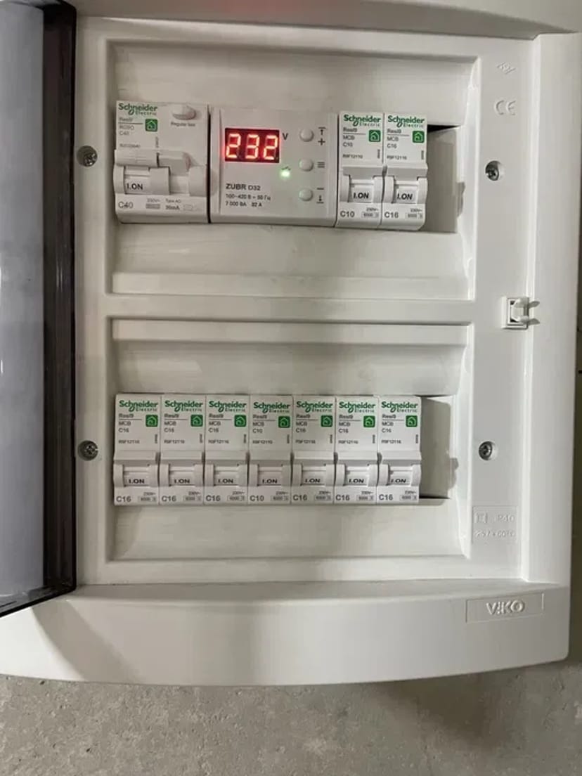 Електрик. Електромонтажні роботи. Послуги електрика.