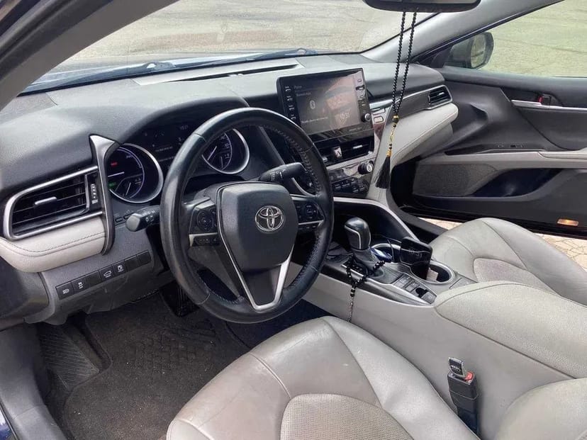 Toyota Camry 70 гібрид