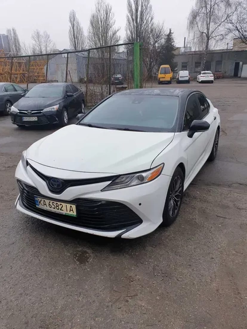 Toyota Camry 70 гібрид