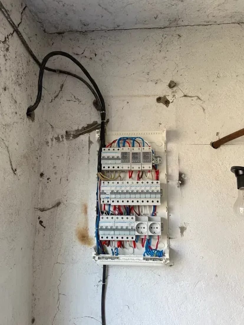 Послуги кваліфікованого електрика. Ремонт електрообладнання.