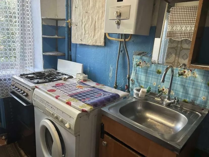 Двокімнатна кімнатна кв-ра, провулок Бестужева,13. Цегляний будинок!