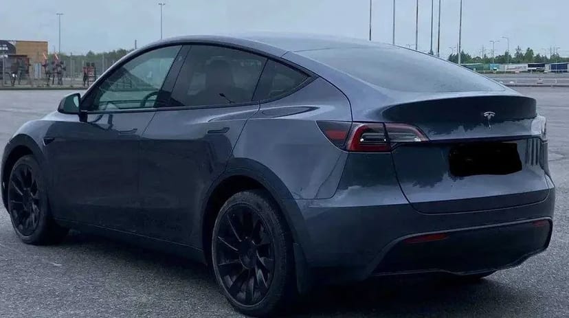 Авто Tesla Model Y ( 2022-2023)