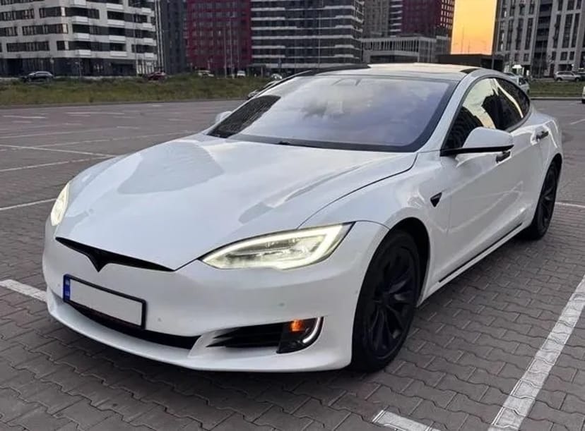 168 Авто на весілля Tesla Model S біла з водієм