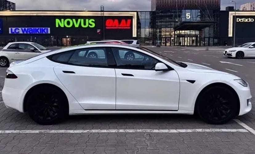 168 Авто на весілля Tesla Model S біла з водієм