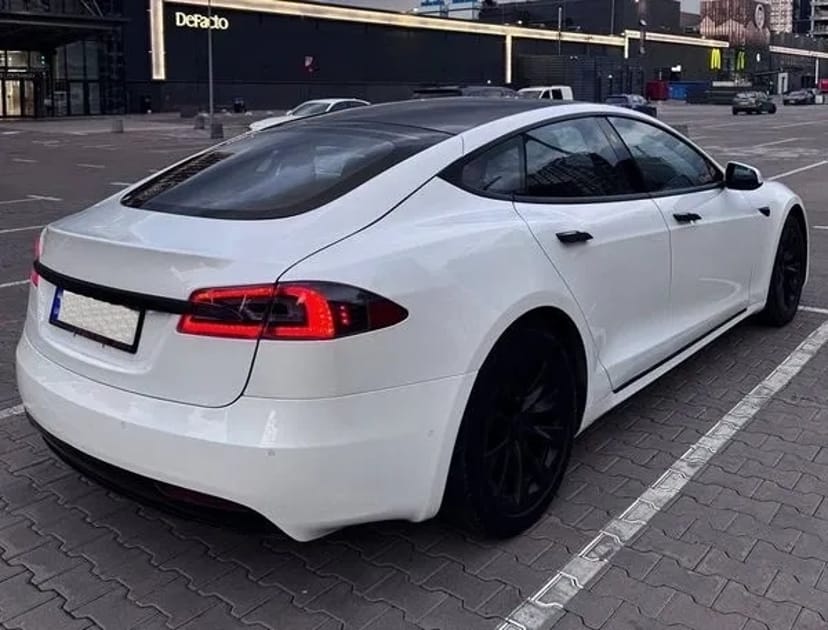 168 Авто на весілля Tesla Model S біла з водієм
