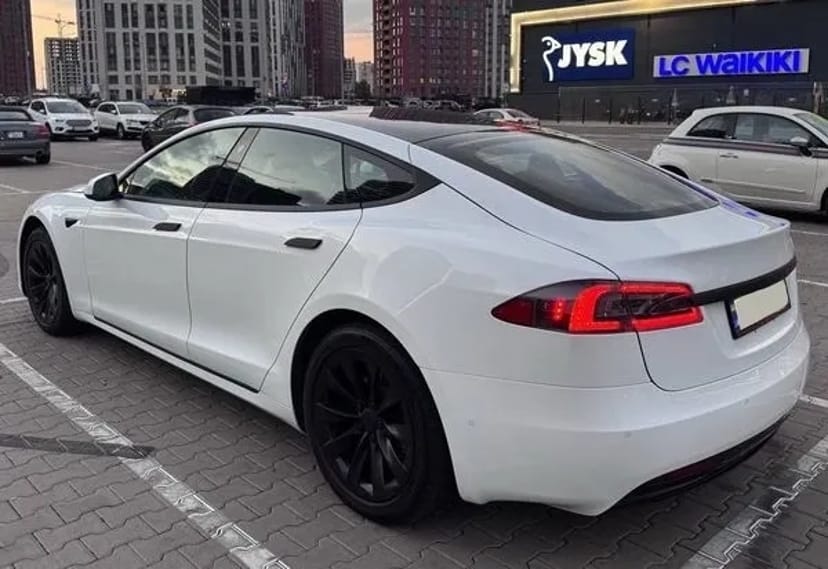 168 Авто на весілля Tesla Model S біла з водієм