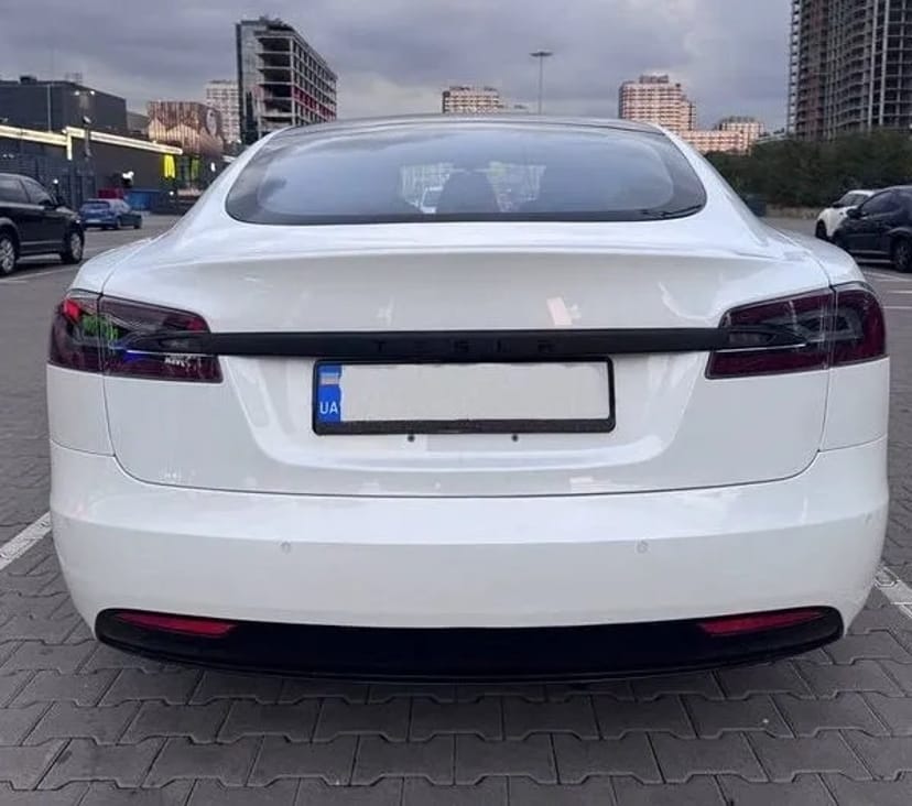 168 Авто на весілля Tesla Model S біла з водієм