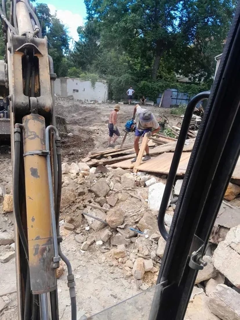 Прибирання тереторій підготовка ділянки під будівництво