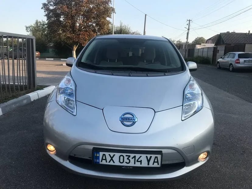 Авто Без застави 3300 NISSAN Leaf