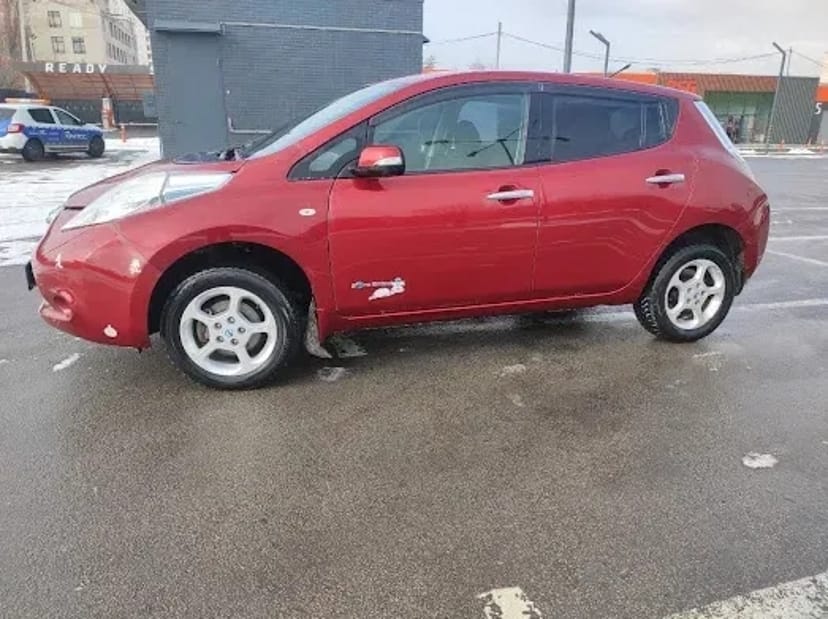 Авто Без застави 3300 NISSAN Leaf